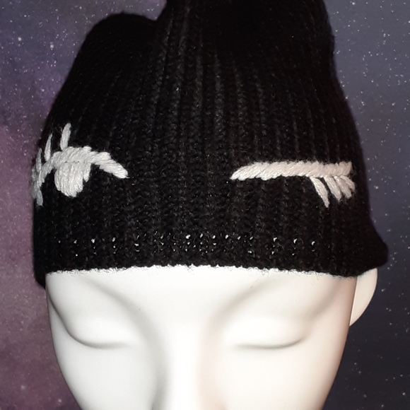 KATE SPADE BLACK WINKING BEANIE CAP - Picture 2 of 5